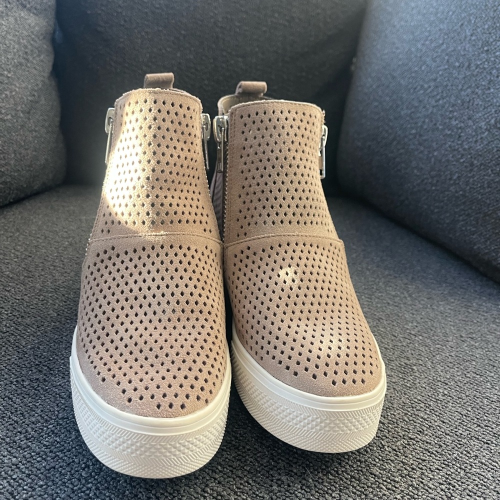 Steve Madden Wedge Ankle Boot /Sneaker NWOT Size 7 - Picture 3 of 5